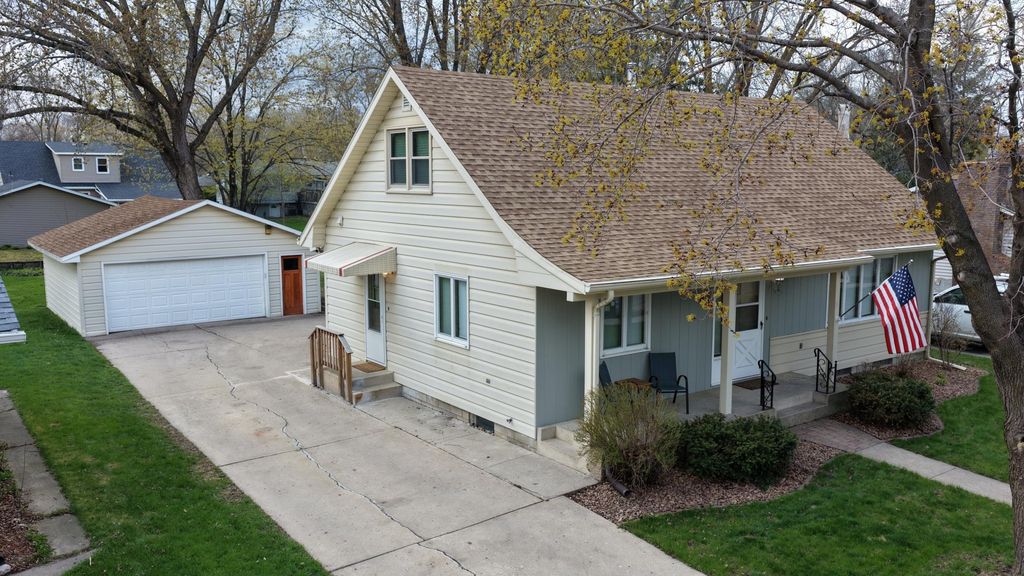 1112 15th Street SW, Willmar, MN 56201