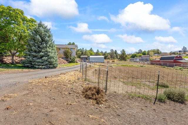 1437 NE Brown Drive, Madras, OR 97741