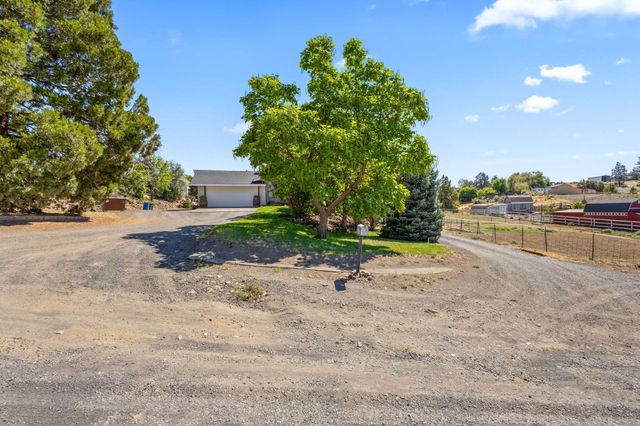 1437 NE Brown Drive, Madras, OR 97741