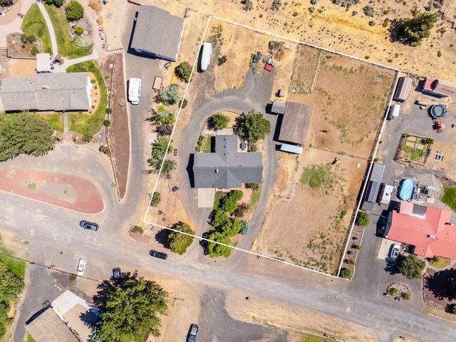 1437 NE Brown Drive, Madras, OR 97741