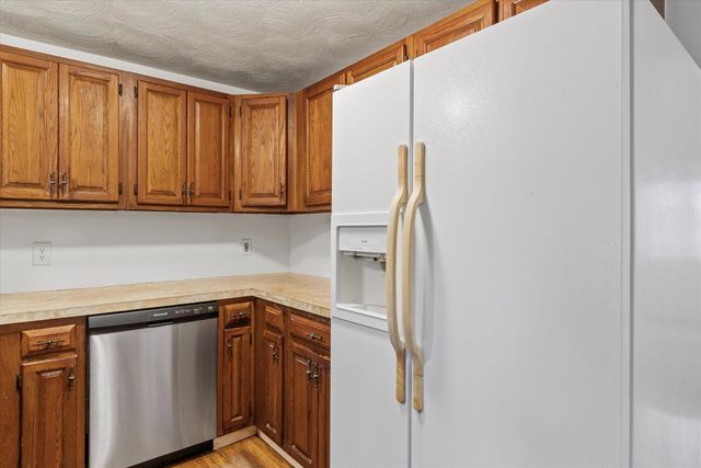 8 Iroquois Circle, Londonderry, NH 03053