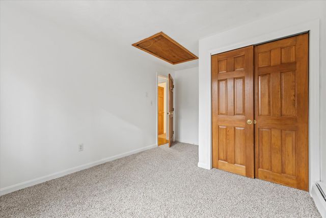 8 Iroquois Circle, Londonderry, NH 03053