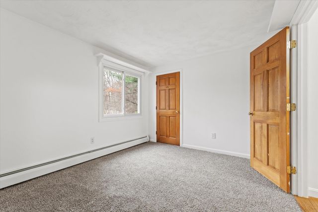 8 Iroquois Circle, Londonderry, NH 03053