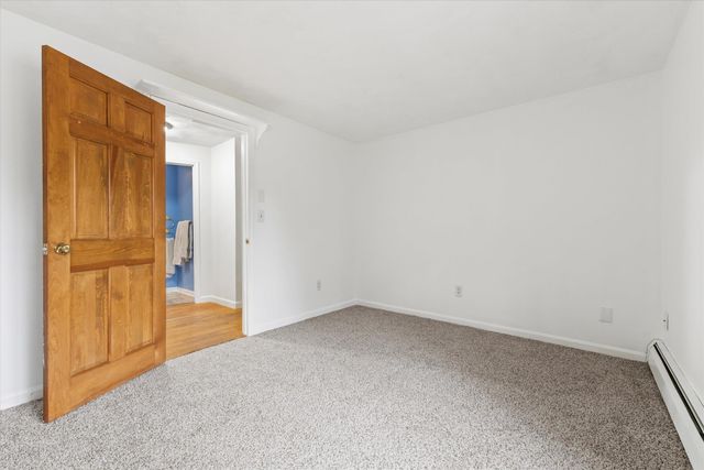 8 Iroquois Circle, Londonderry, NH 03053