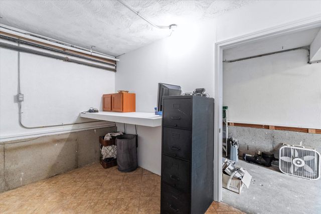 8 Iroquois Circle, Londonderry, NH 03053