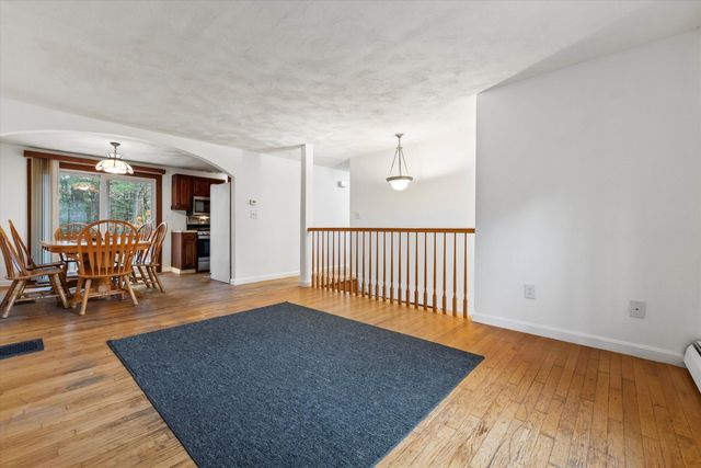 8 Iroquois Circle, Londonderry, NH 03053