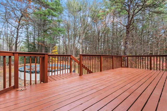 8 Iroquois Circle, Londonderry, NH 03053