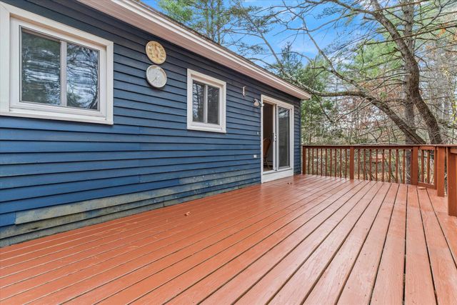 8 Iroquois Circle, Londonderry, NH 03053