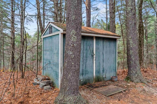 8 Iroquois Circle, Londonderry, NH 03053