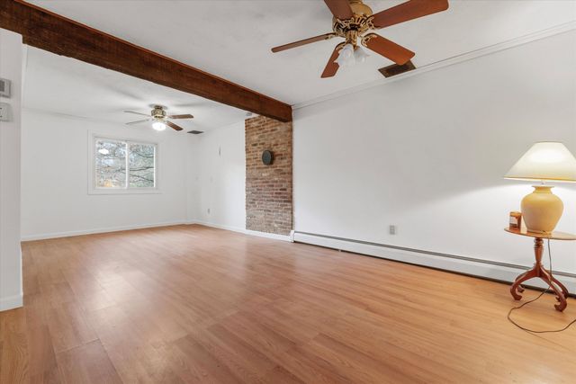 8 Iroquois Circle, Londonderry, NH 03053