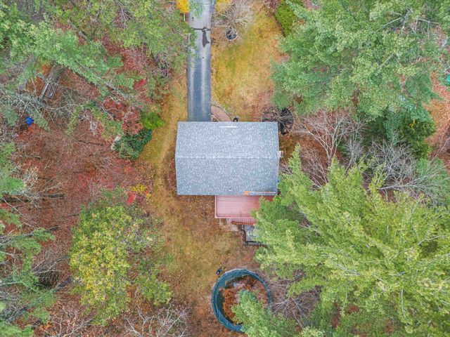 8 Iroquois Circle, Londonderry, NH 03053