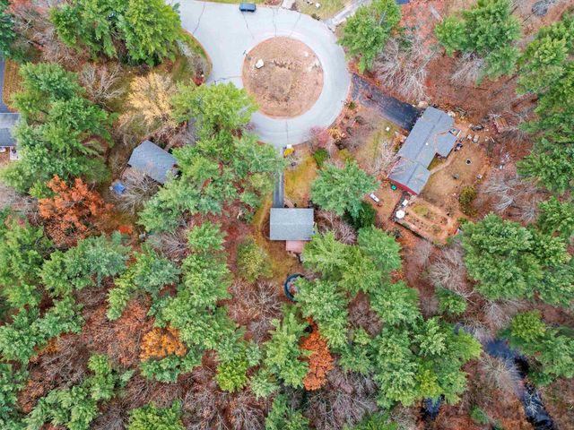 8 Iroquois Circle, Londonderry, NH 03053