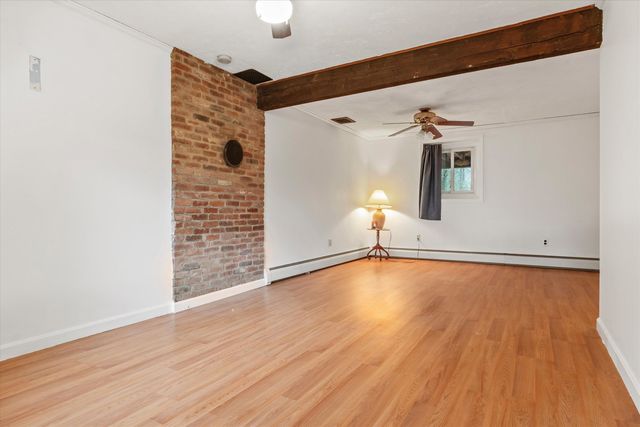 8 Iroquois Circle, Londonderry, NH 03053