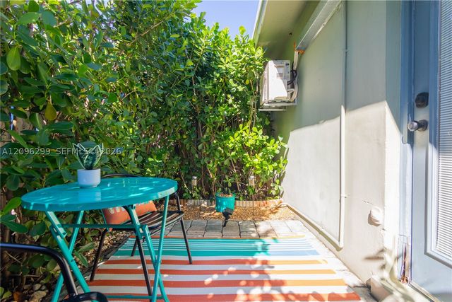 735 NE 15th St 1-4, Fort Lauderdale, FL 33304