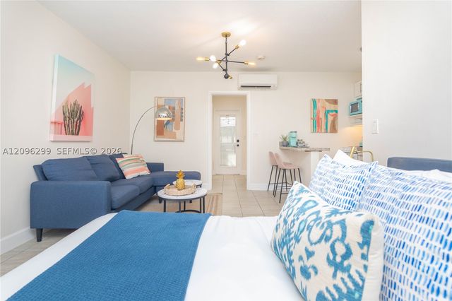 735 NE 15th St 1-4, Fort Lauderdale, FL 33304