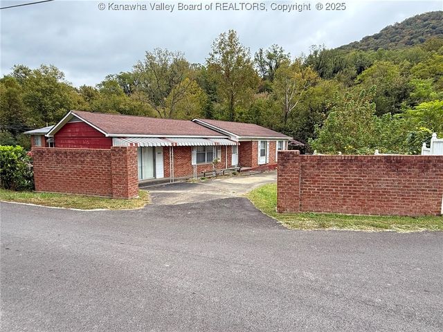 302 Campbell Avenue, Pratt, WV 26152