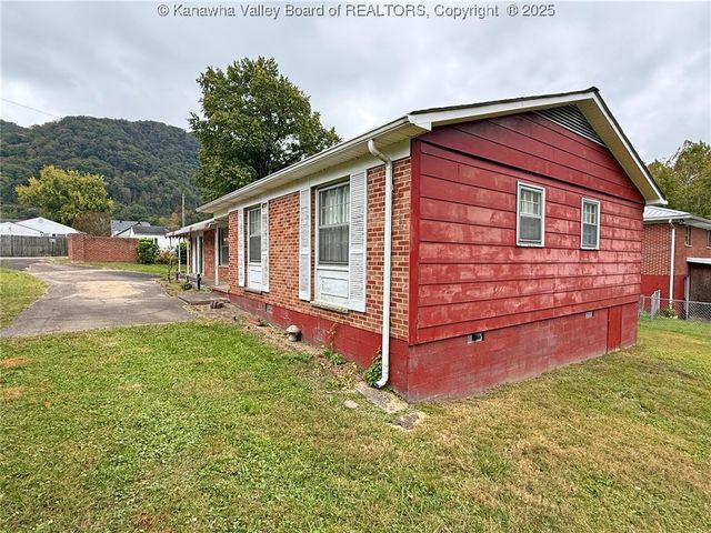 302 Campbell Avenue, Pratt, WV 26152