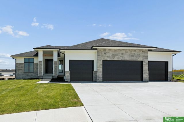 10805 S 219th Avenue, Gretna, NE 68028