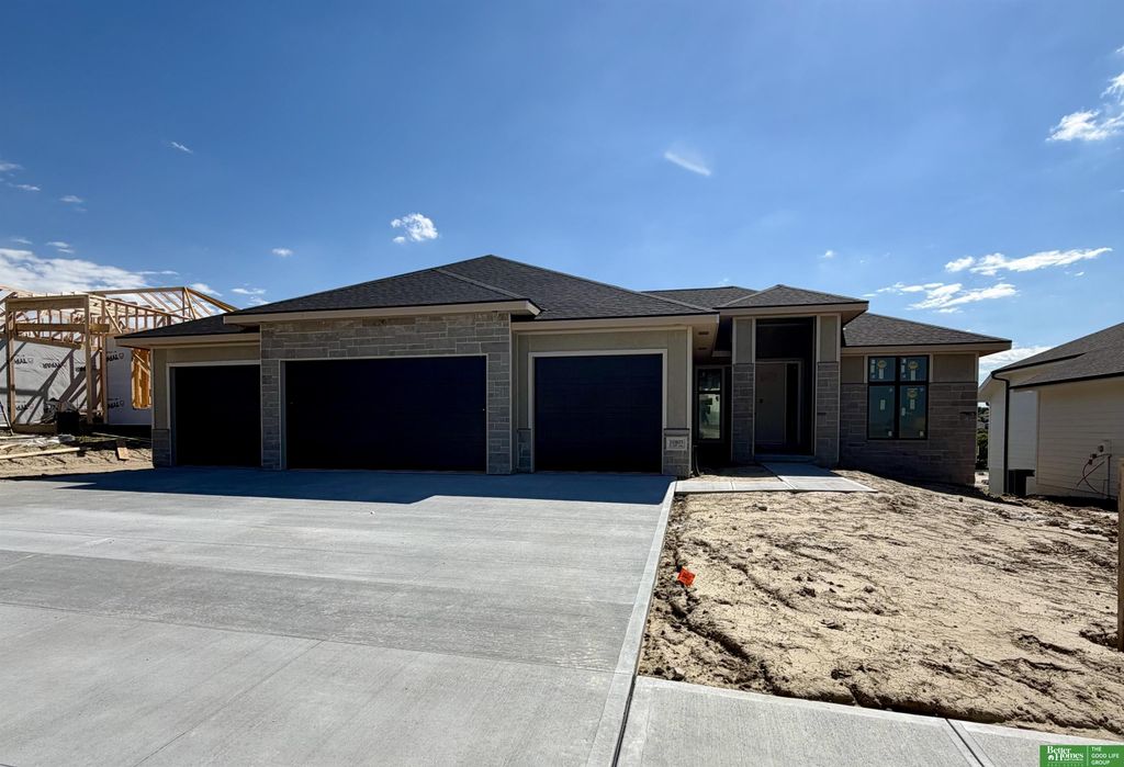 10805 S 219th Avenue, Gretna, NE 68028