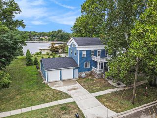 115 N Gremps Street, Paw Paw Vllg, MI 49079
