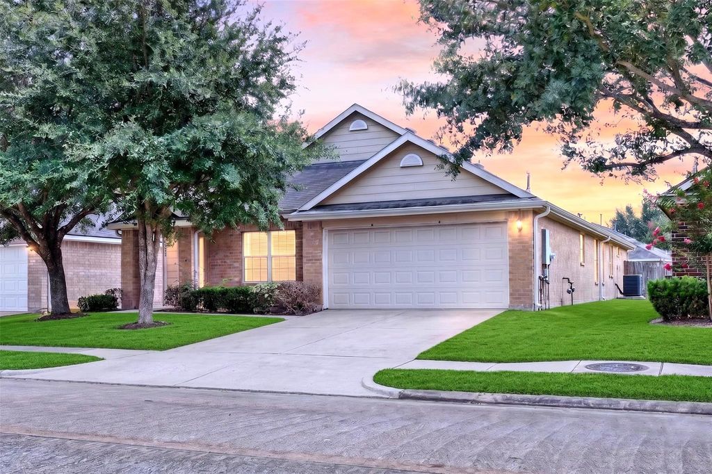 2719 Halcyon Time Trail, Houston, TX 77045