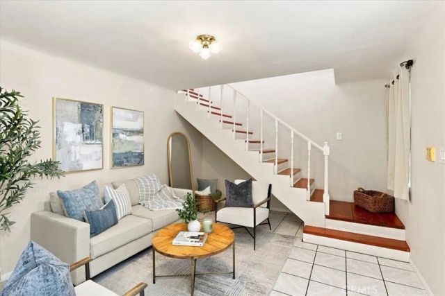 1315 Field Avenue, Inglewood, CA 90302