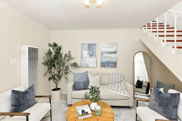 1315 Field Avenue, Inglewood, CA 90302