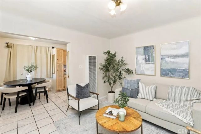 1315 Field Avenue, Inglewood, CA 90302