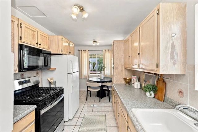1315 Field Avenue, Inglewood, CA 90302