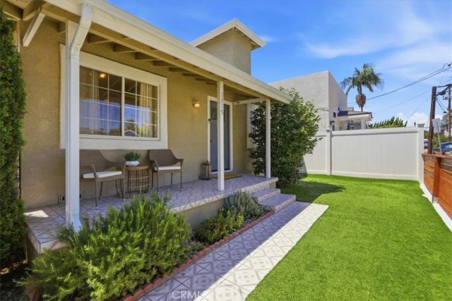 1315 Field Avenue, Inglewood, CA 90302