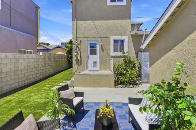 1315 Field Avenue, Inglewood, CA 90302