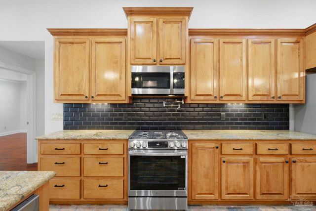 556 Tara Rd, Cantonment, FL 32533