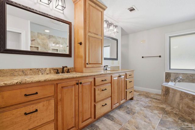 556 Tara Rd, Cantonment, FL 32533