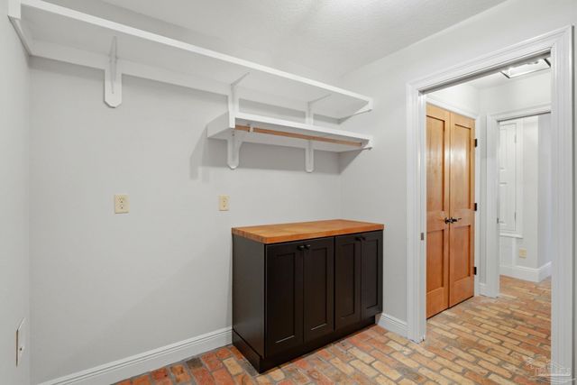 556 Tara Rd, Cantonment, FL 32533