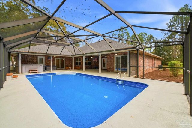 556 Tara Rd, Cantonment, FL 32533