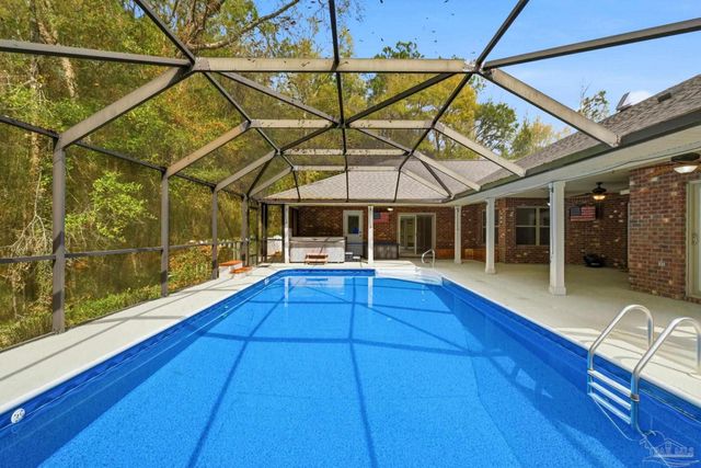 556 Tara Rd, Cantonment, FL 32533