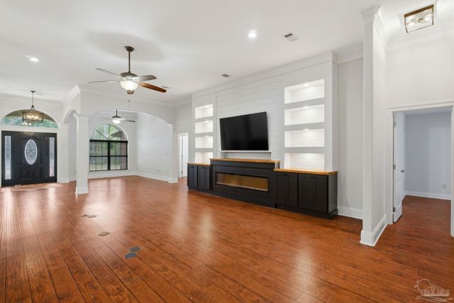 556 Tara Rd, Cantonment, FL 32533