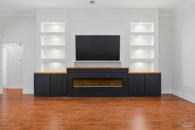 556 Tara Rd, Cantonment, FL 32533