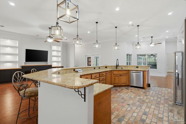 556 Tara Rd, Cantonment, FL 32533