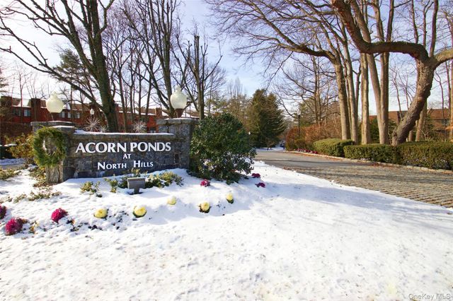 6 Frost Pond Drive, Roslyn, NY 11576