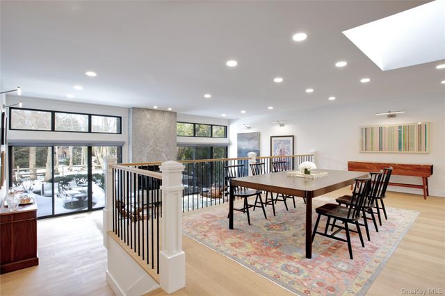 6 Frost Pond Drive, Roslyn, NY 11576