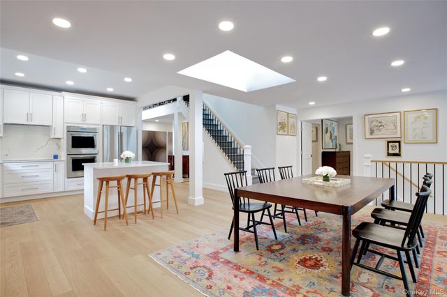 6 Frost Pond Drive, Roslyn, NY 11576