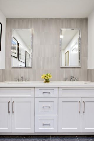 6 Frost Pond Drive, Roslyn, NY 11576