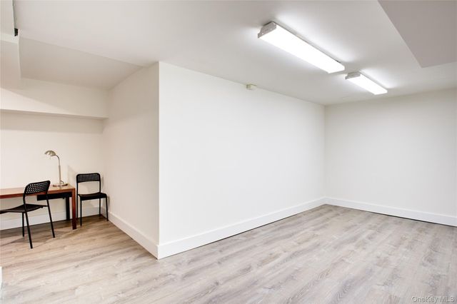 6 Frost Pond Drive, Roslyn, NY 11576