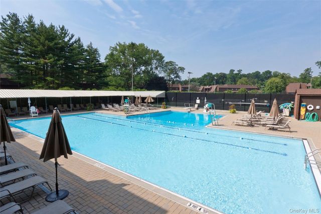 6 Frost Pond Drive, Roslyn, NY 11576