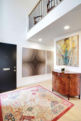 6 Frost Pond Drive, Roslyn, NY 11576