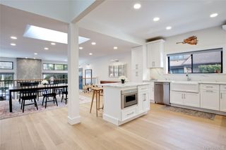 6 Frost Pond Drive, Roslyn, NY 11576