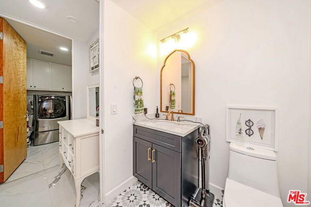 4925 Wilshire Boulevard 302, Los Angeles, CA 90010