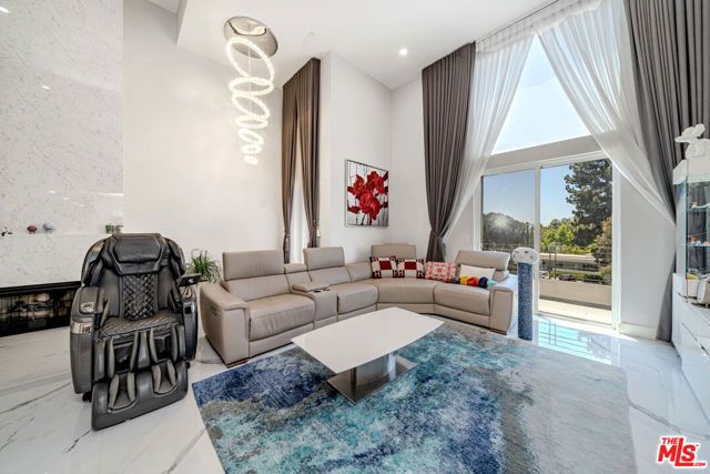 4925 Wilshire Boulevard 302, Los Angeles, CA 90010