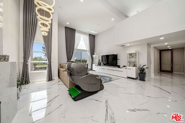 4925 Wilshire Boulevard 302, Los Angeles, CA 90010